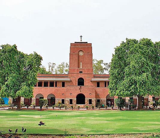 Scholarship Opportunities for DU Students Scholarship Opportunities for DU Students