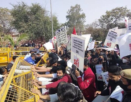 AISA-RSS Clash at Delhi University’s Kirori Mal College! What is the Reason Behind It? Let’s Dig Deeper
