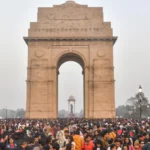 udvi1s9g_india-gate-crowd-pti_625x300_25_December_22