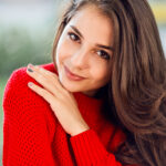close-up-beauty-portrait-brunette-woman-with-wavy-long-hairs-cute-smile-relaxing-autumn-park